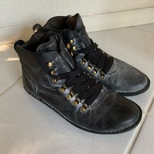 OTBT Women’s Leather High top (Size 8.5)